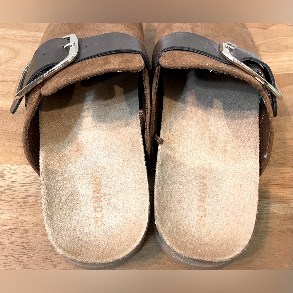 OLD NAVY Faux Suede Clogs with Adjustable Buckle 
Women Size 7 - Picture 4 of 12